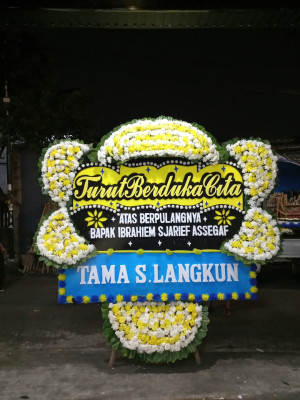 Papan Bunga Duka di Kebun Dahri